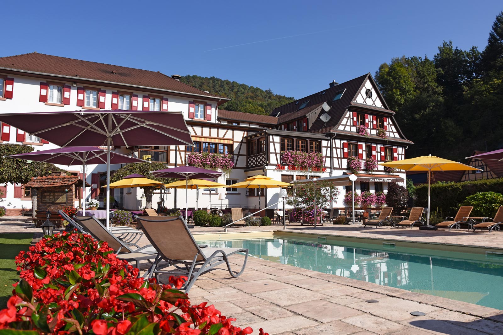 Restaurant Au Cheval Blanc, Niedersteinbach, Alsace, Vue extérieure