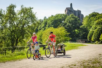 Cyclistes au château de Fleckenstein